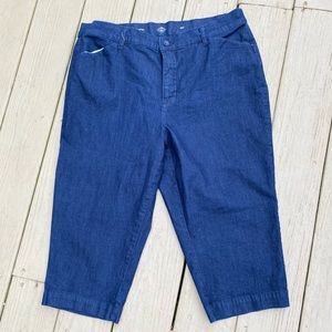 St. John’s Bay - Woman’s dark indigo denim high rise Capri pants, Size: 20